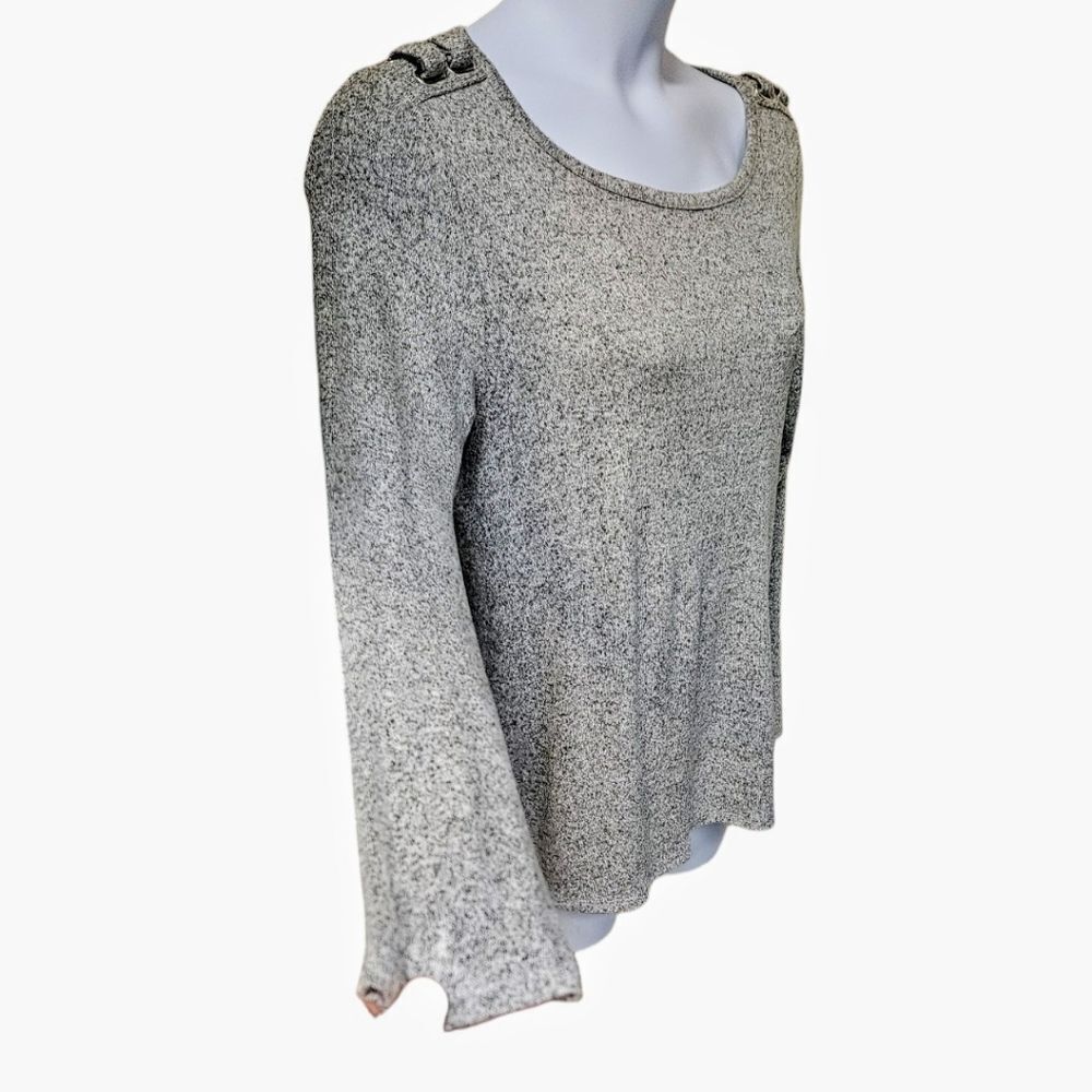 89th+Madison Plus Size Women's Gray LongSleeve Shoulder detail Top Size 1X NWOT - Picture 7 of 13